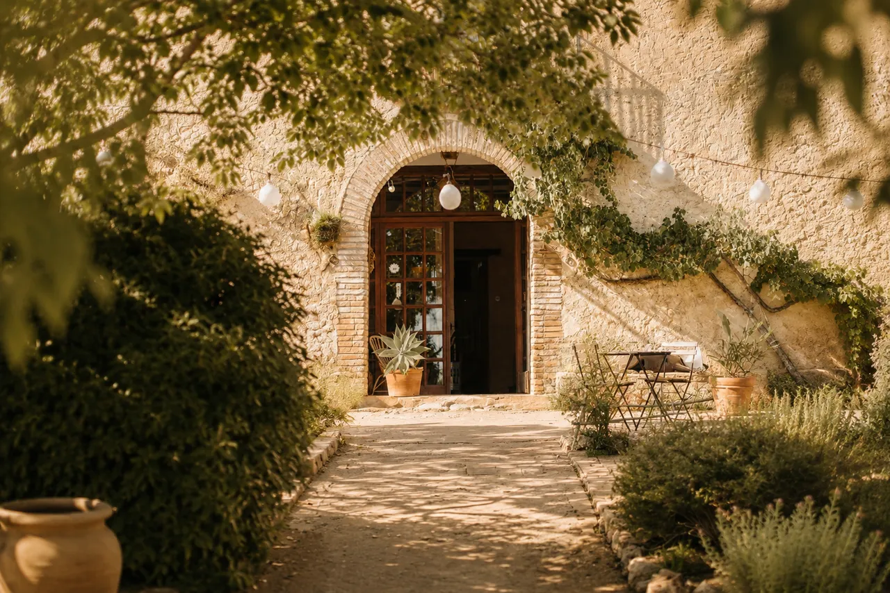 pexels-leeloothefirst-4622279 Casa vacacional y rural the host edition